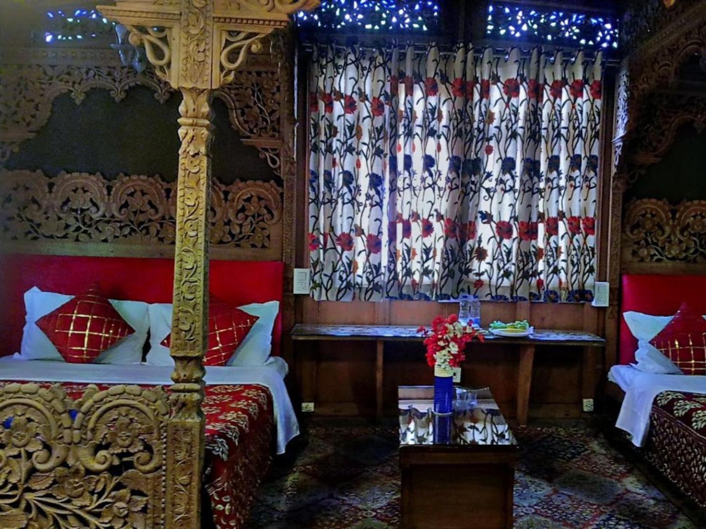 New Lakes Crown Group Of Houseboats Srīnagar Habitación foto